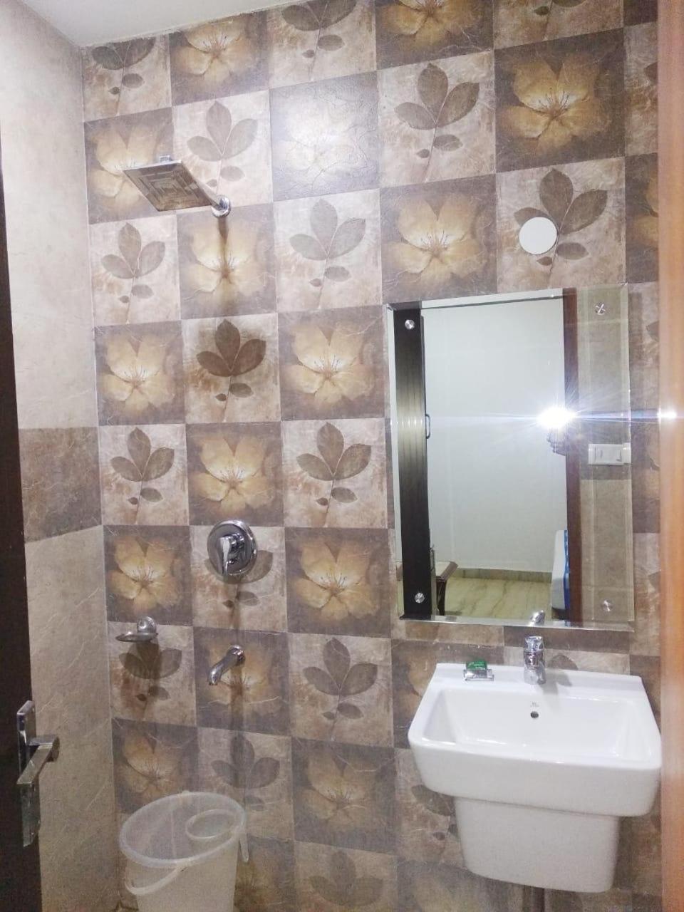 Hotel Spb 87 Near Karol Bagh Metro Station Delhi Zewnętrze zdjęcie